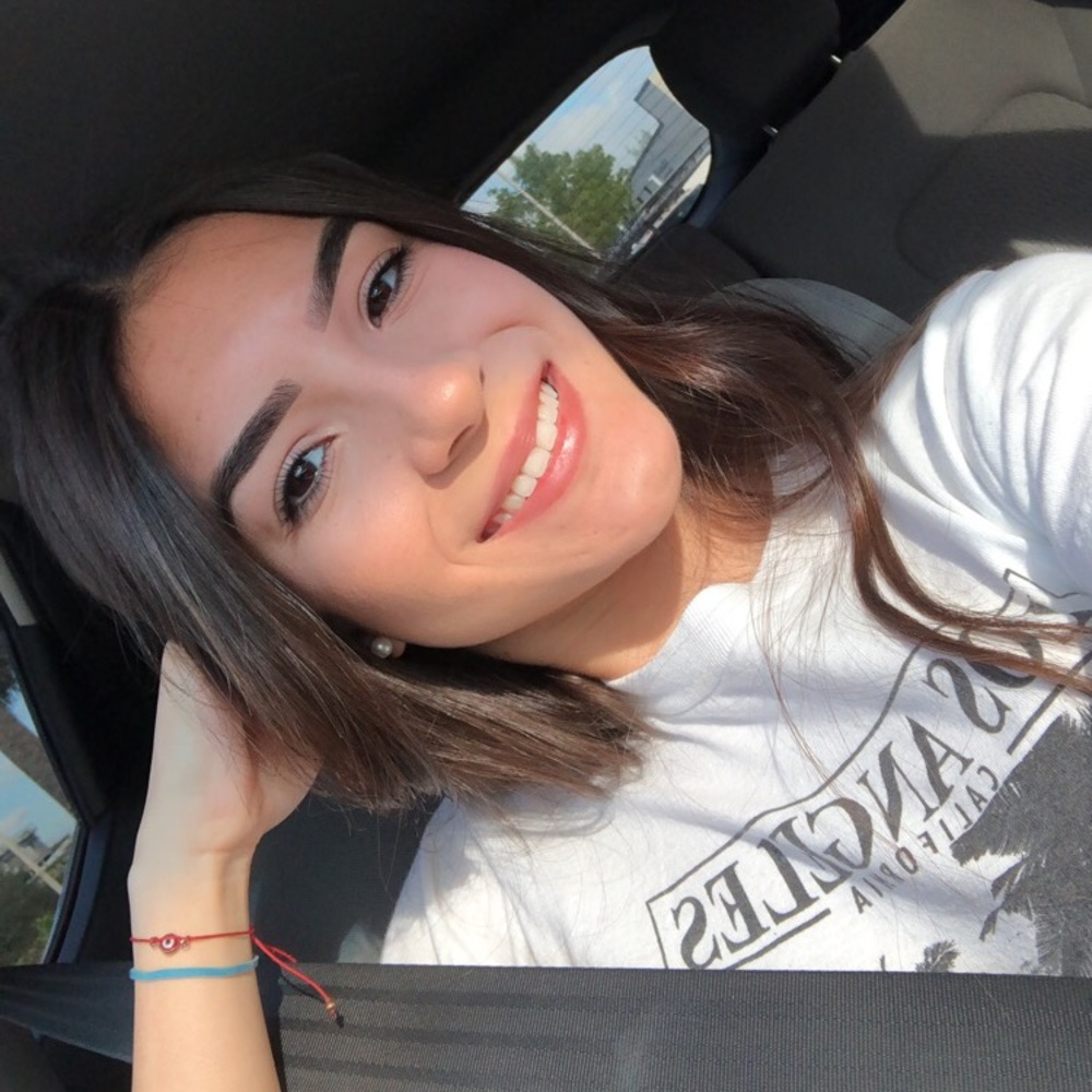 Meet your Posher, Alejandra